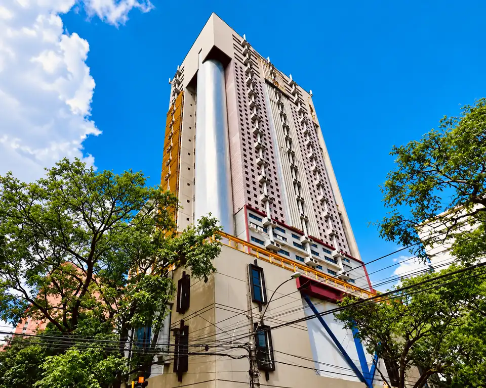 Fachada do Edifício Fashion Center, na Rua dos Guajajaras, 1470, no Barro Preto, em Belo Horizonte